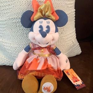 Minnie Mouse the main attraction 9/12